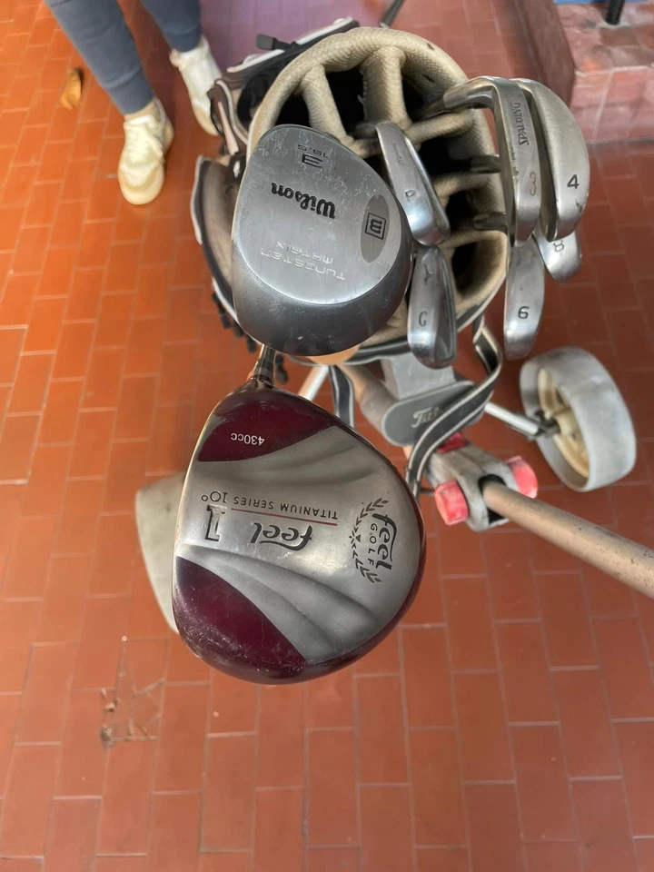 Set completo golf usato principianti con sacca, carrello, palline e accessori  B - Immagine 2 di 4