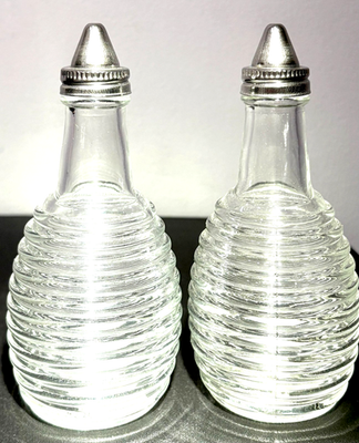#ad NICE ⭐ SET OF 2⭐ POPULAR OIL AND VINEGAR SHAKERS OLD STYLE CRUET BOTTLE POURERS $14.95