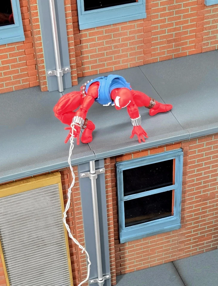 Figura de acción Marvel Legends Spider-Man Scarlet Spider 6" con efecto web personalizado Foto 4 de 4