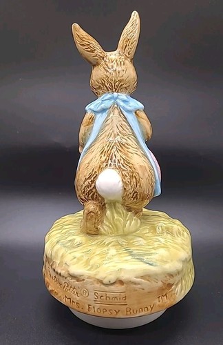 Beatrix Potter Mrs. Flopsy Bunny Schmid ceramic Musical figurine 7"/18cm 1985 - Picture 3 of 6