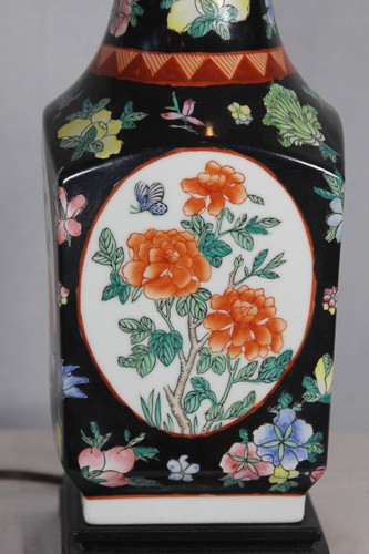 Vintage Oriental Asian Porcelain / Ceramic Lamp with Beautiful Flowers pattern - Picture 7 of 12