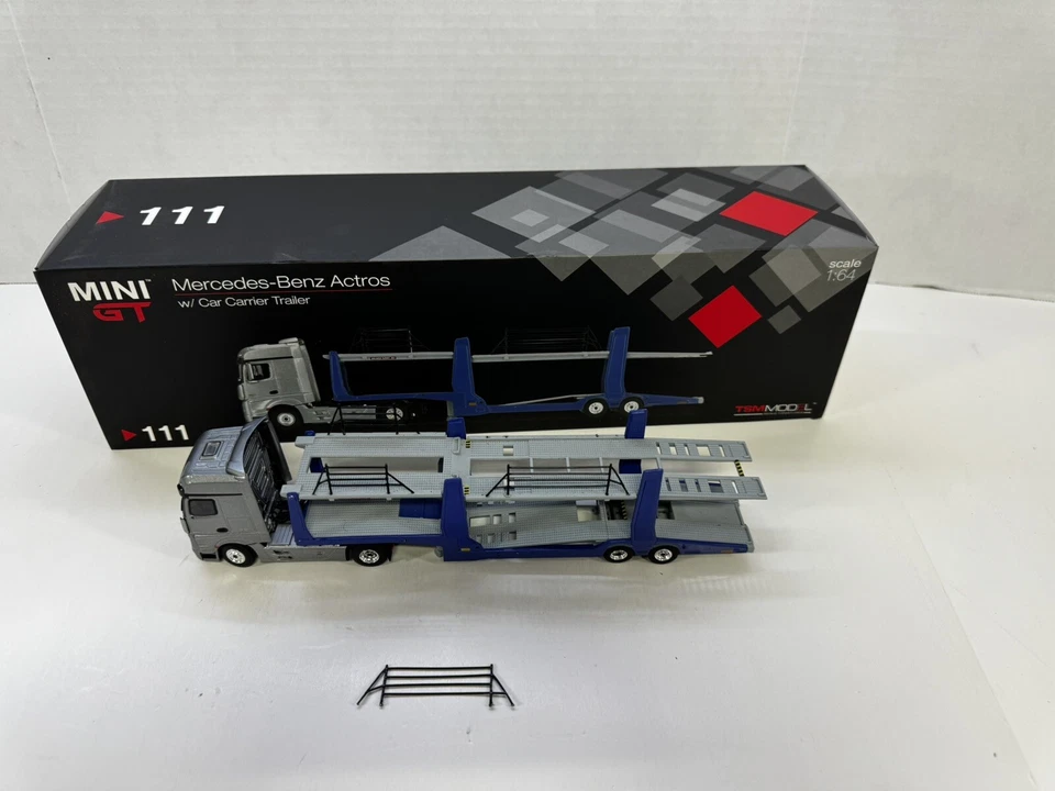 MINI GT 1/64 Mercedes-Benz Actros con remolque portacoches plateado/azul modelo TSM Foto 2 de 4