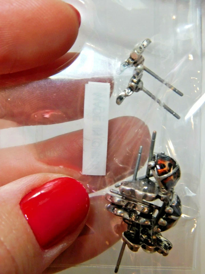 Nuovo Graziosa Farfalla Coccinella Ape Strass Color Argento a Lobo Orecchini 4 - Immagine 2 di 4