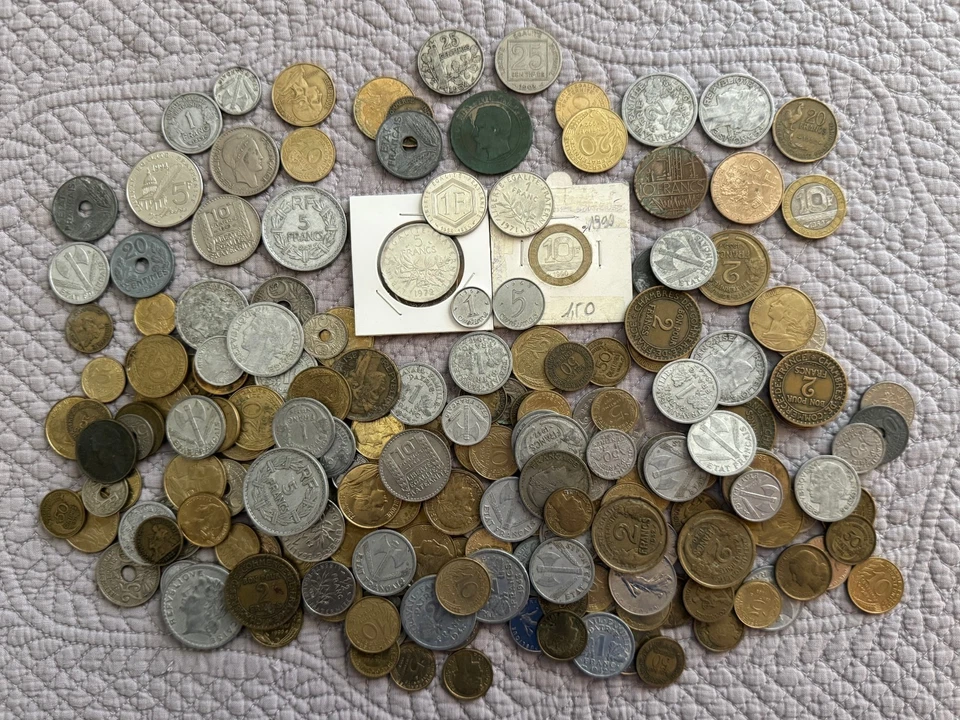 Beau Lot de 200 pièces de monnaies françaises . Bronze, cuivre, Alu .. - Photo 1/4