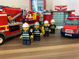 LEGO City Fire Department - 7945 Fire Station - rare and retired