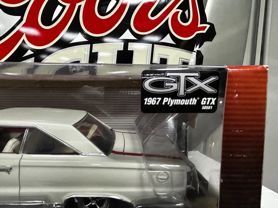 Highway 61 Collectibles 1967 Plymouth GTX 1:18 Scale Diecast Metal Car - Image 4 of 4