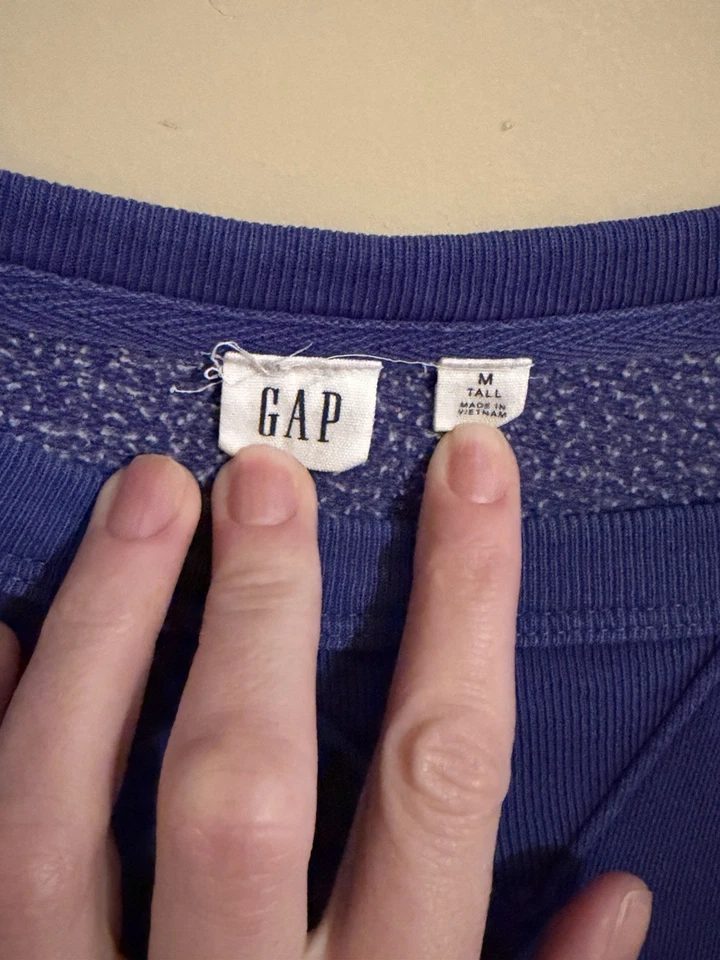 Sudadera para mujer GAP con dobladillo dividido púrpura medio alto mezcla de algodón Foto 4 de 4