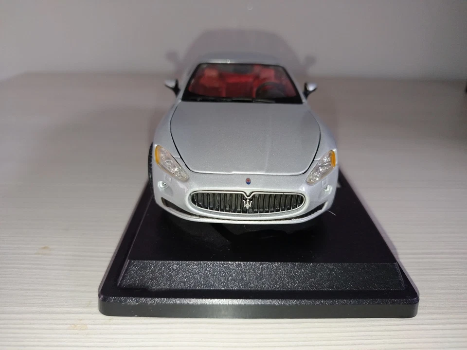 Maserati Gran Turismo 1/24 Burago Bburago No Maisto Solido - Immagine 2 di 4