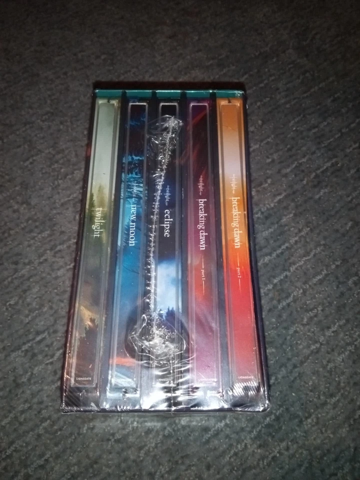 Twilight Saga 15th Anniversary 4K UHD Blu-ray Steelbook Box Set New Sealed - Image 2 of 4