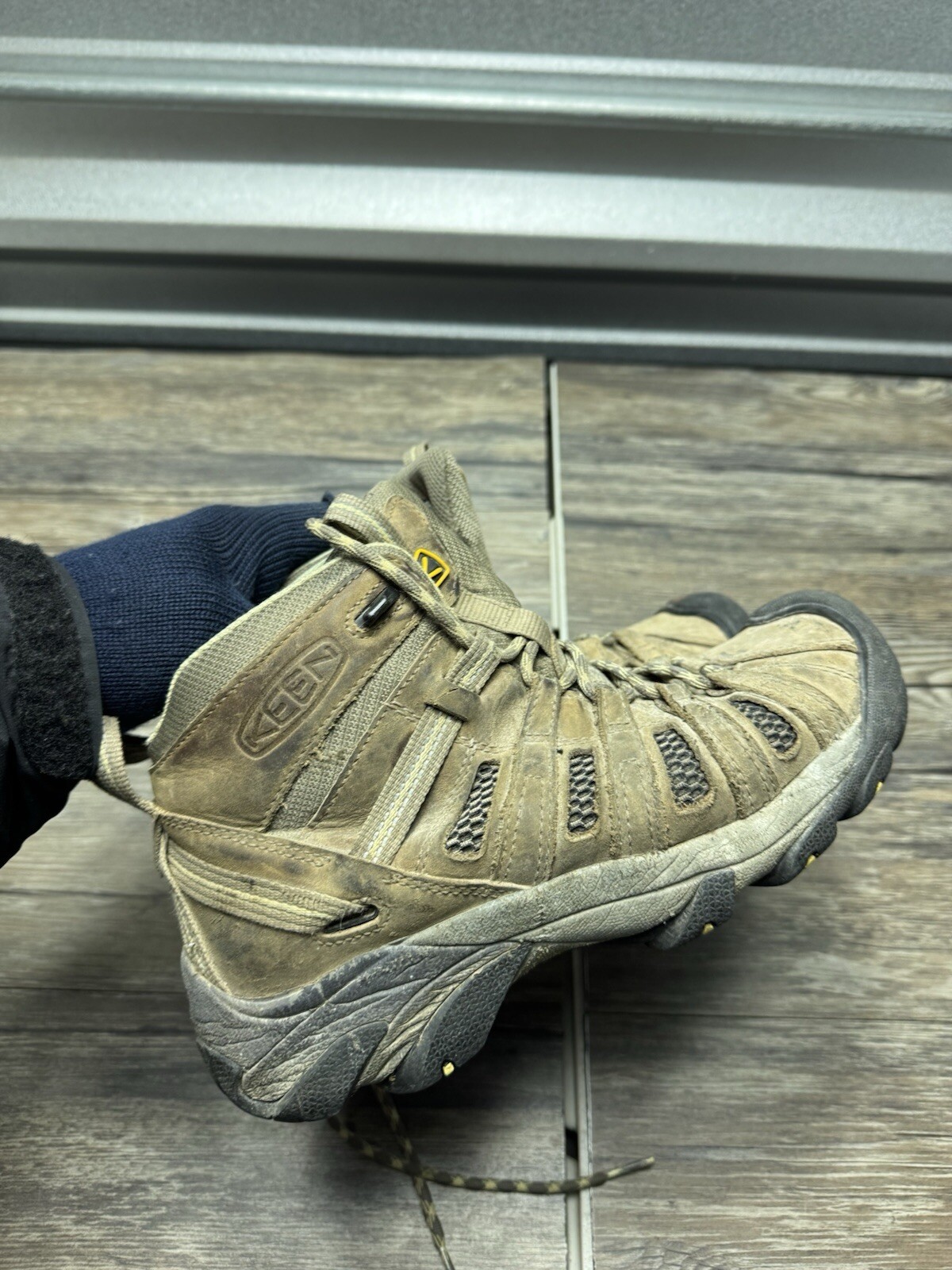 Stivali Keen WMNS 8 Voyageur Mid 1010138 escursionismo outdoor crema pasticcera marrone