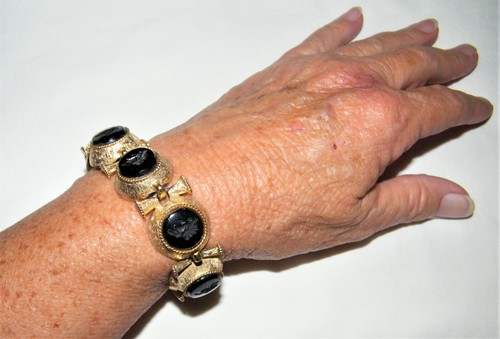 Vtg Marked "ART" Brand BLACK INTAGLIO GLASS CAMEO PANEL BRACELET Arthur Pepper