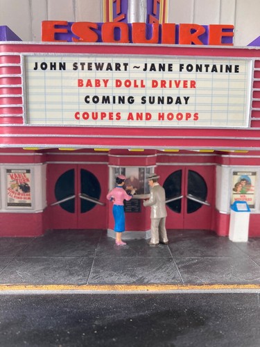 Esquire Movie Theater Diorama with Two 1/43 Scale cars, American Muscle Series