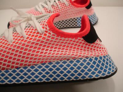 deerupt white red