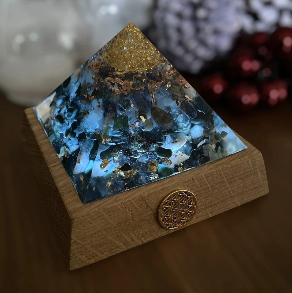 Orgonit Pyramide Loslassen beleuchtet (liebevolle Handarbeit) - Bild 4 von 4