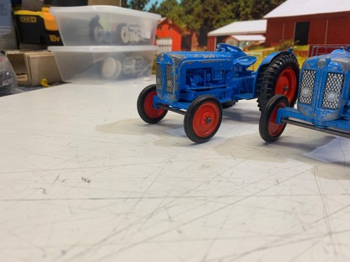 FORDSON.MAJOR.DEXTER.TRAKTOREN. x3. & 4 RAD DREHSCHEIBENANHÄNGER. CRESCENT TOYS. - Bild 4 von 21