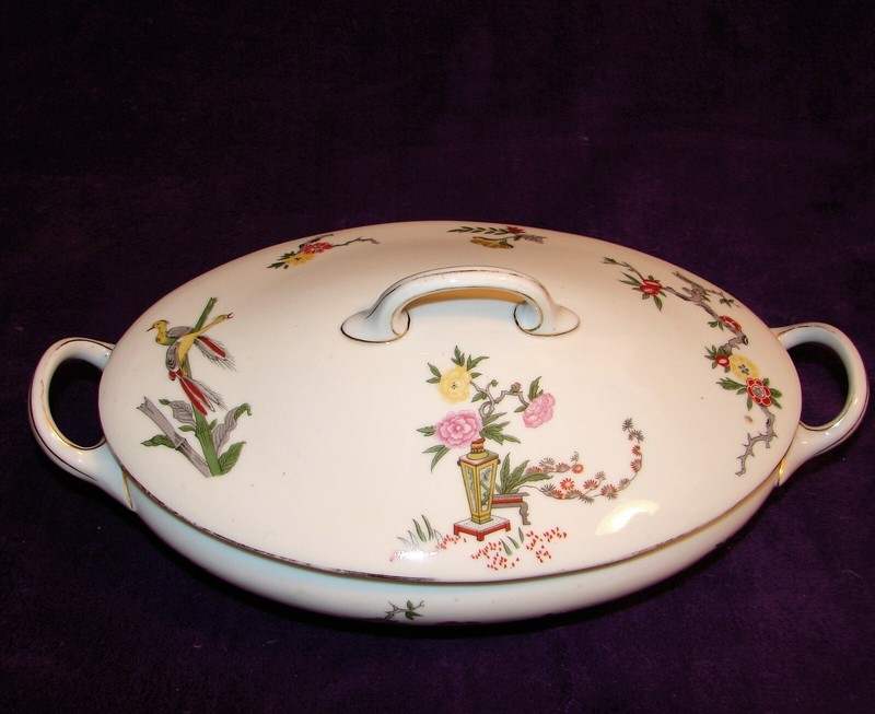 Vintage H&Co Bavaria Heinrich Rim 9 1/2" Round Covered Vegetable Server