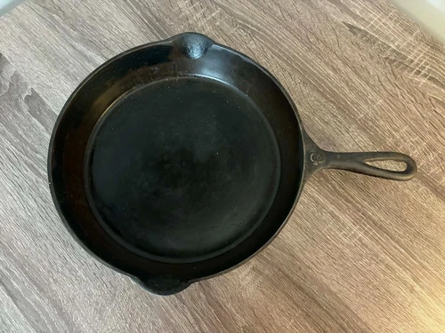VINTAGE ANTIQUE LODGE #8 CAST IRON SKILLET FRYING PAN