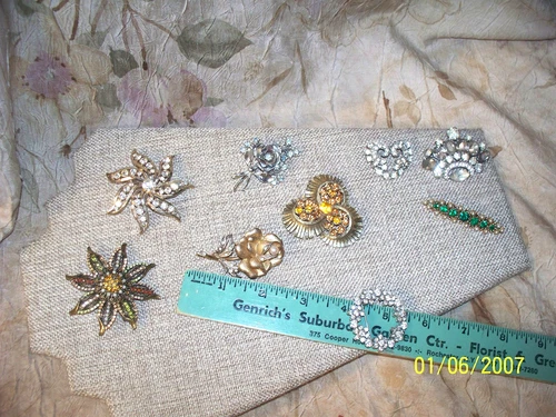 VINTAGE COSTUME JEWELRY BROOCH LOT- USED- VARIETY OF STYLES, COLORS  READY WEAR