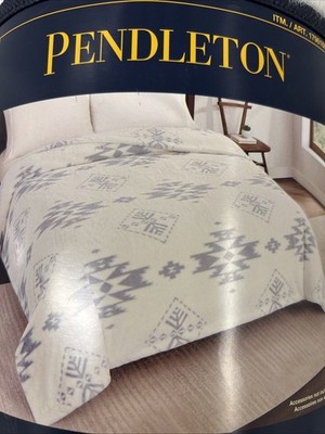 PENDELTON Reversable Faux Fur Luxe Blanket Queen 98x92 in 1796166
