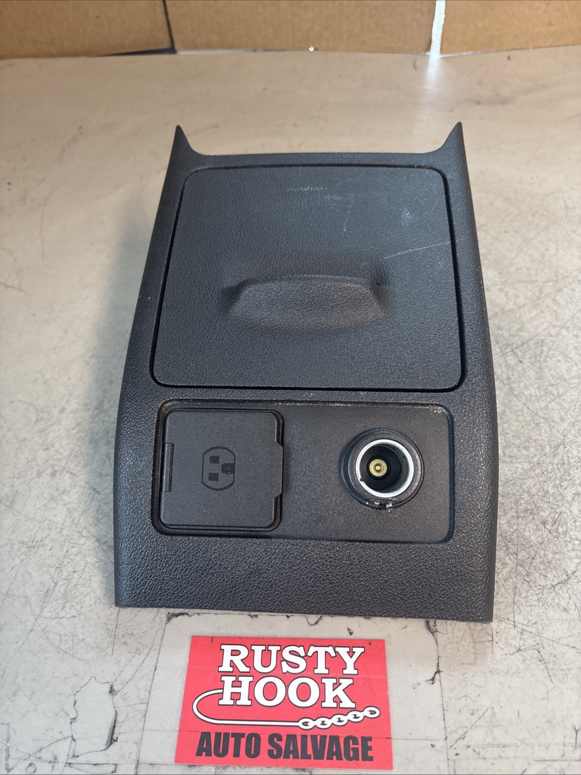 2009 Chevy Malibu Center Console Rear Cup 855905