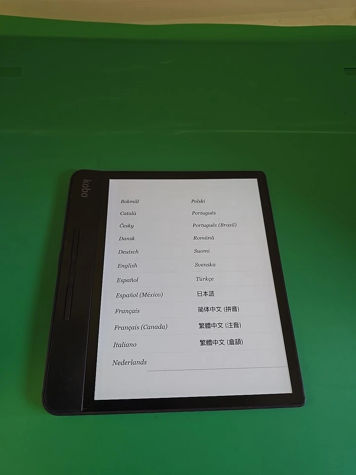 Kobo Forma  8GB  N782  Black  8" (e-book reader, Wifi . Read Desc ,(DK723) - Image 3 of 4