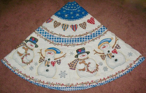 Country CHRISTMAS TREE SKIRT Snowmen & Hearts ~ Daisy Kingdom? Machine Quilted - Picture 4 of 12