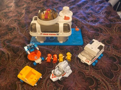 Vintage 1984 PLAYWORLD SPACE STATION 06 Set 8000 W/Accesssories
