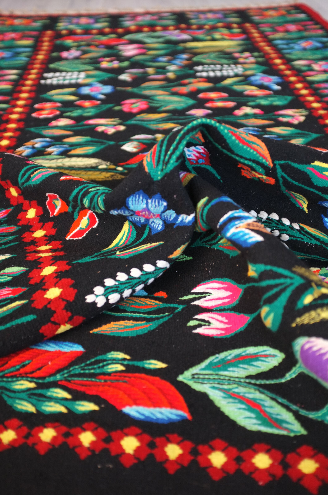 magique tapis roumain Oltenie floral Oltenia Romanian folk rug carpet