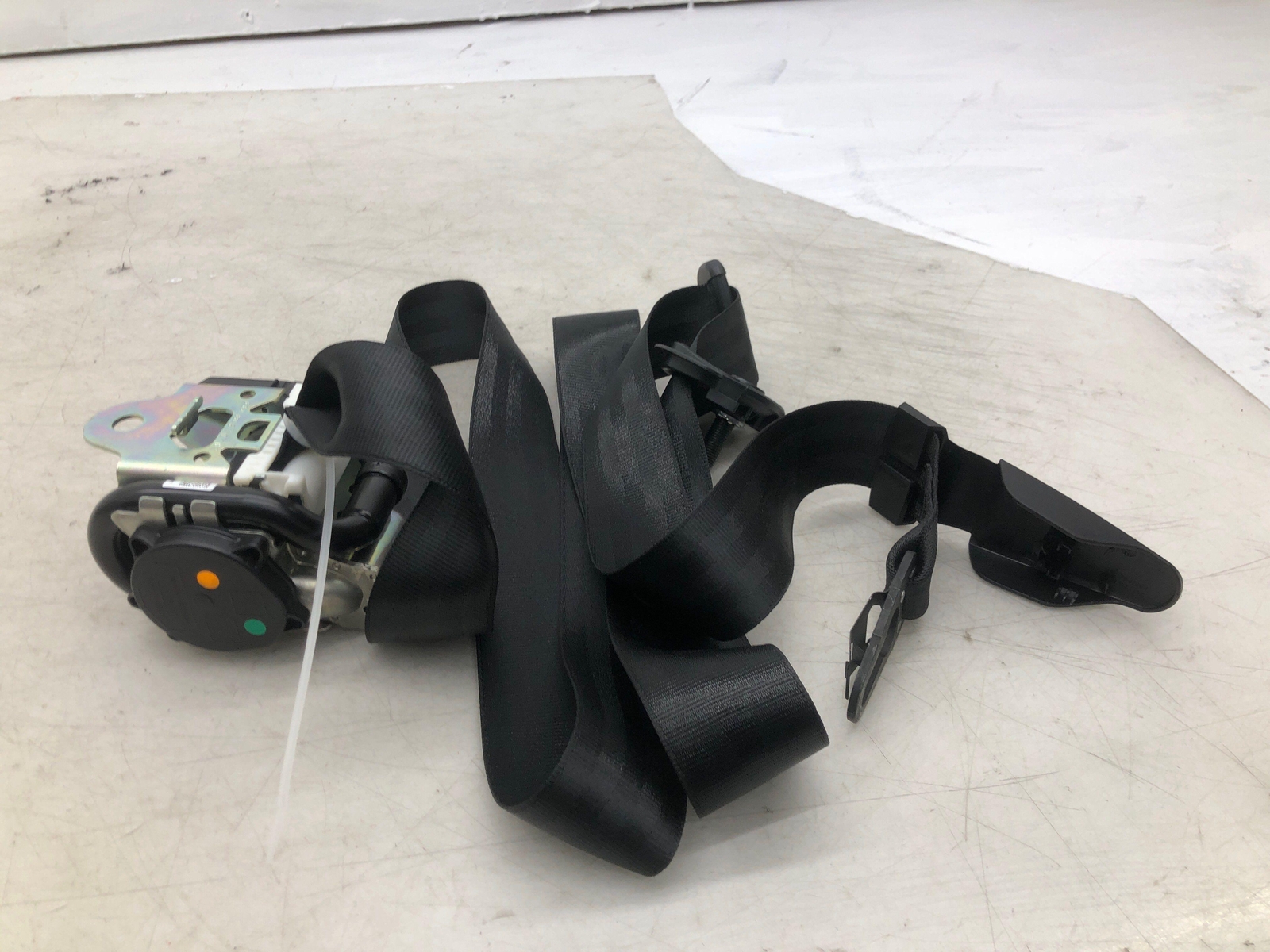2016-2020 BENTLEY BENTAYGA 3RD ROW REAR RIGHT PASSENGER SIDE SEAT BELT RETRACTOR