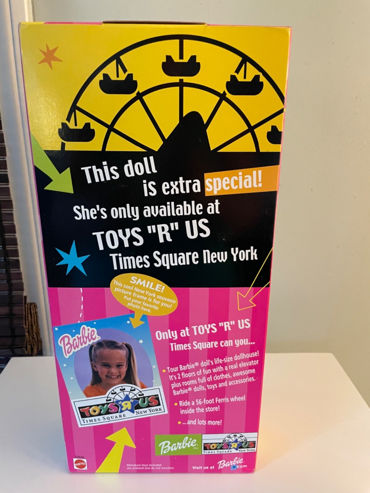 Toys R Us in Times Square New York Barbie Doll 2001 Mattel #52630