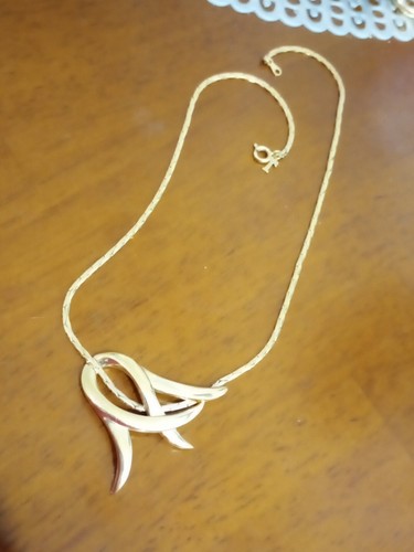 Gargantilla De Colección Trifari Tono Dorado Cadena Plana Abstracto Modernista Colgante Firmado Etiquetado - Imagen 9 de 13