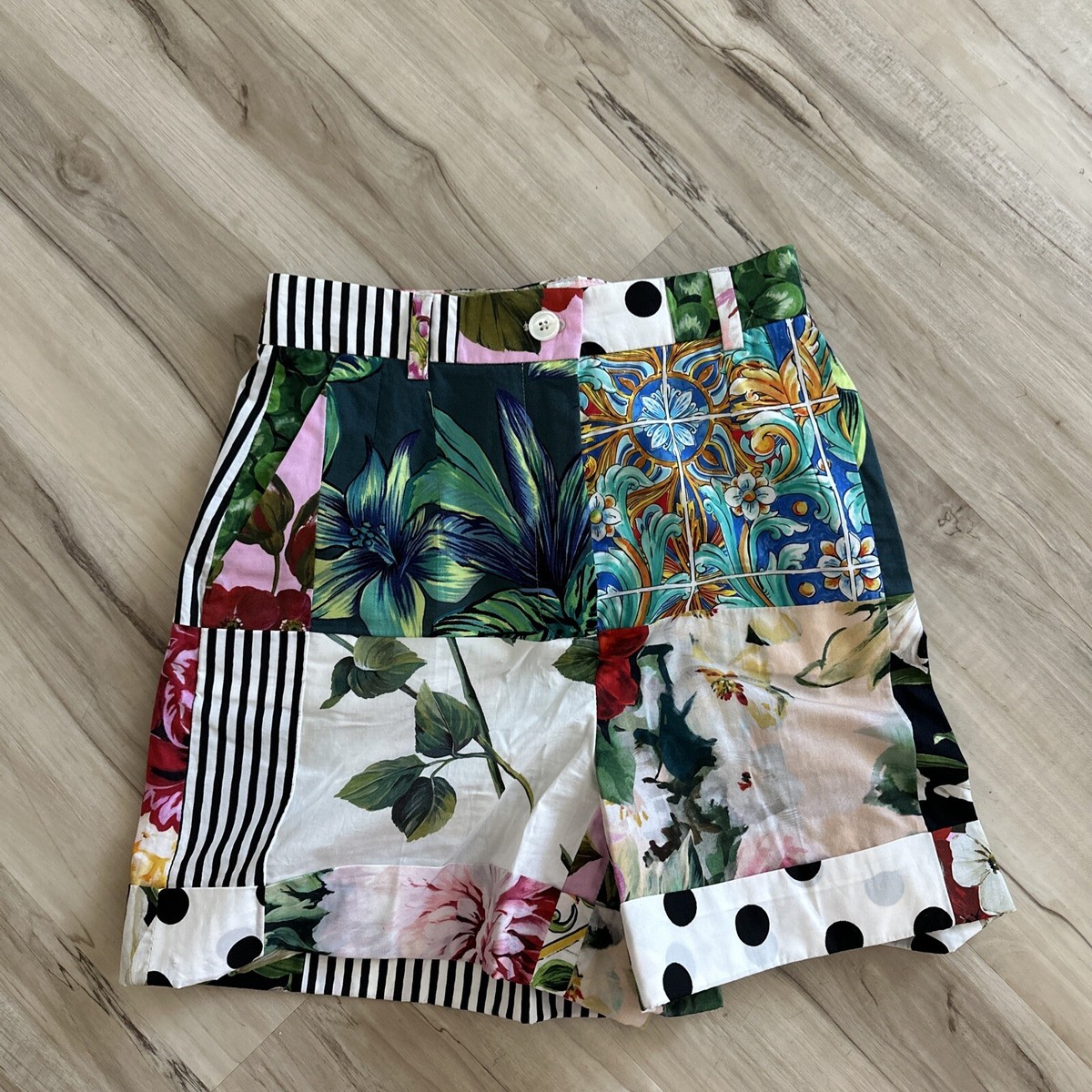 【関税&送料込み】Dolce & Gabbana Floral Shorts New DOLCE & GABBANA Floral Cotton Shorts Sz Small It 40