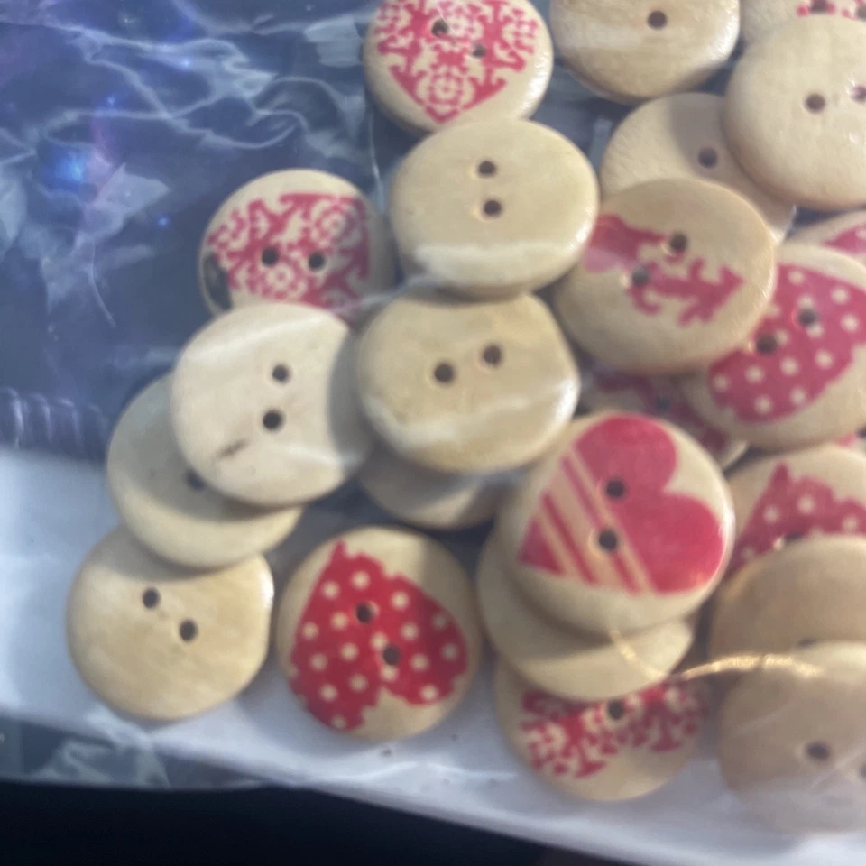 WOODEN 2 HOLE BUTTONS WITH VALENTINES DAY RED STAMPS BAG 5 - Image 2 of 3