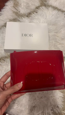 Dior 香水　リップ　パレット　ポーチ DIOR beauty pouch shiny red Patent leather w zip & Satin red