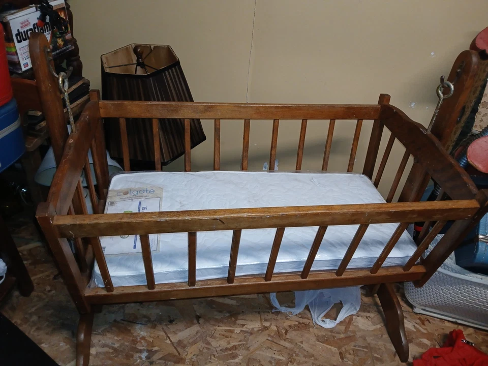 Cuna de madera vintage Jenny Lind Stlye con colchón liso Foto 3 de 4