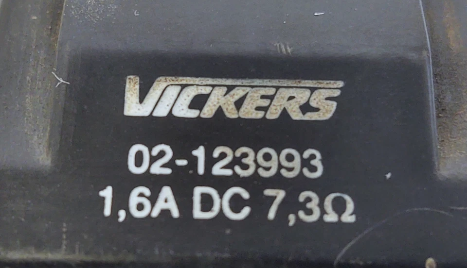 Vickers 02-123993 120V 1.6A 7.32Ω Coil - Image 2 of 4