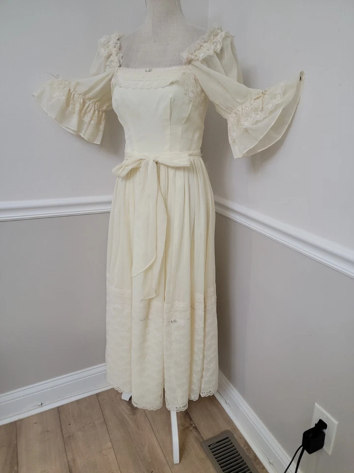 Vestido de playa/pradera/hippie/boda vintage años 70 Candi Jones marfil con volantes de encaje Foto 2 de 4