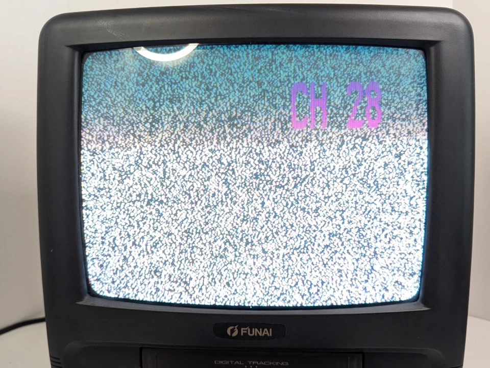 Funai 13.5" Color TV F3813C, 1998 w/Front A/V For Retro Gaming VCR Doesn't Work! - Image 4 of 4