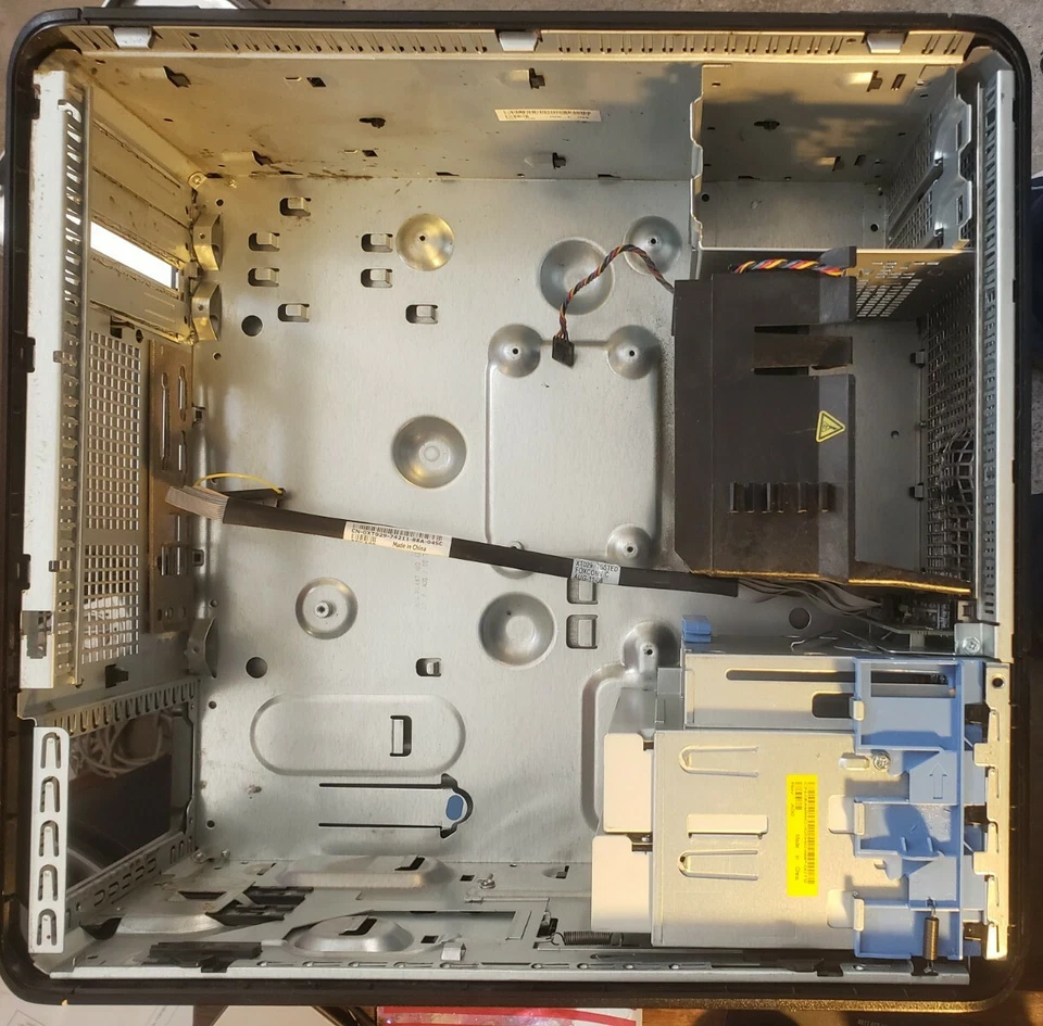 Dell Optiplex 330 Case w/  Cables, fan, DVD and DVD RW - Image 4 of 4