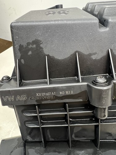 2011-2014Volkswagen Jetta TDI 2.0L Air Intake Cleaner Filter Box 3C0129607AT - Picture 6 of 9