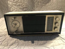 Vintage Soundesign 3418 AM/FM Clock Alarm Radio Plastic Retro Mid Century