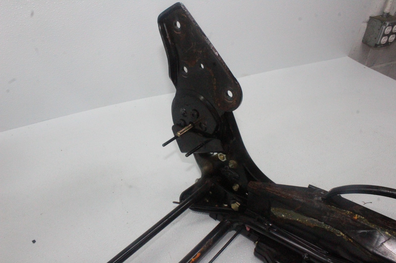 99-01 FERRARI 456 M PASSENGER LOWER BOTTOM SEAT MOUNT BASE SLIDER ADJUSTER
