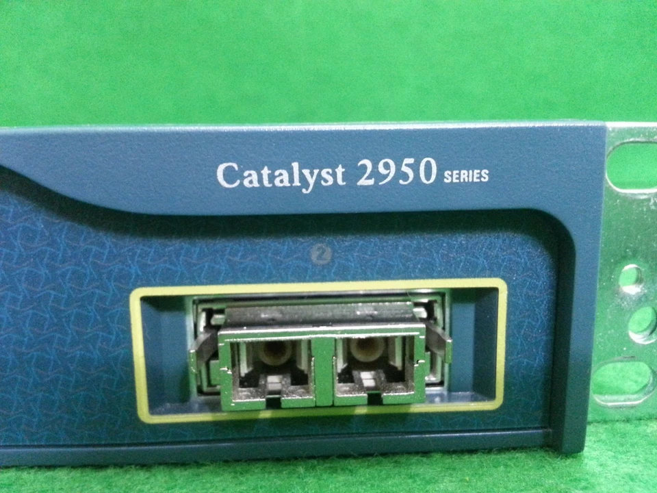 CISCO Catalyst 2950 SERIE ROUTER, USADO Foto 2 de 4