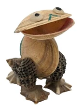 Cute Vintage Hand Made Sea Shell Frog Toad Sitting Smiling Figurine 1.5" T Japan