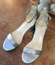 WOMEN'S BETSEY JOHNSON SB- MARI SILVER GLITTER HEELED SANDALS SIZE 7 NWD READ 