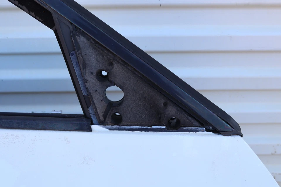 BMW M5 2006-2010 panel de carcasa de puerta del lado del pasajero delantero derecho blanco OEM Foto 4 de 4