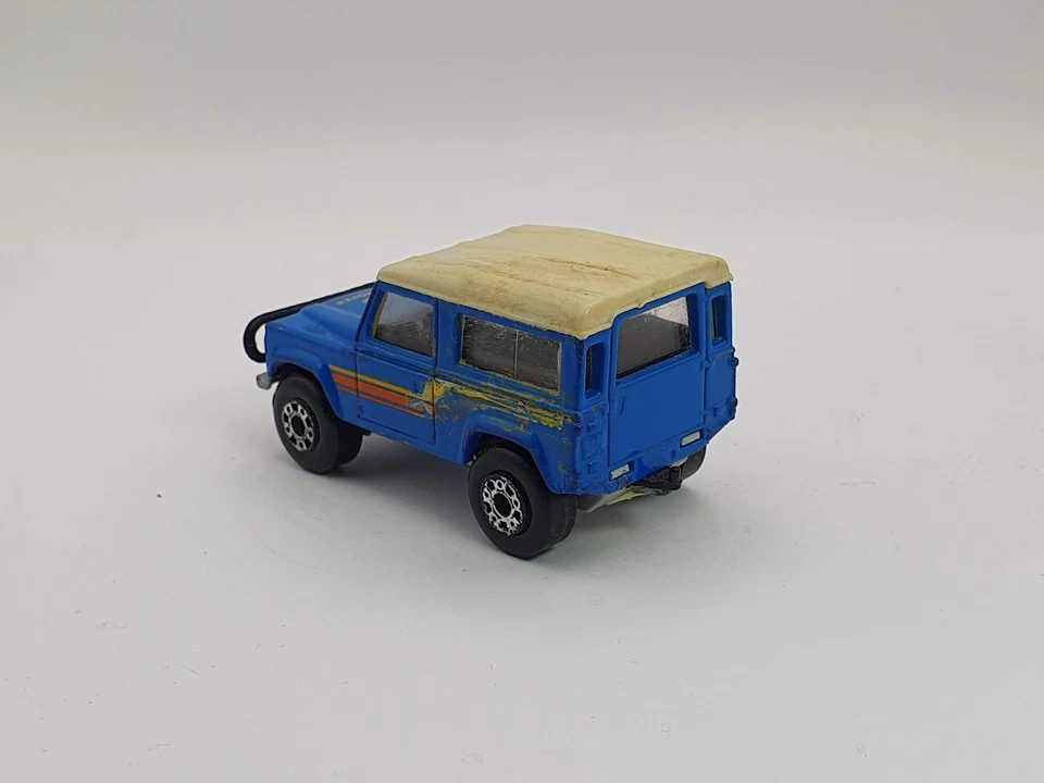 Land Rover Defender 90 Matchbox 1/60 Blu - Immagine 2 di 4