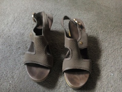 ugg sandals size 5