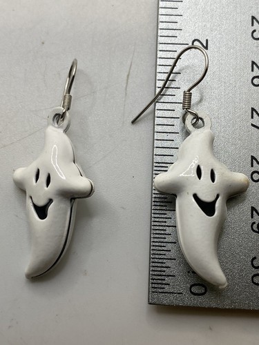 Vintage White Metal Ghost Dangle Earrings Halloween Casper Haunted - Picture 6 of 7