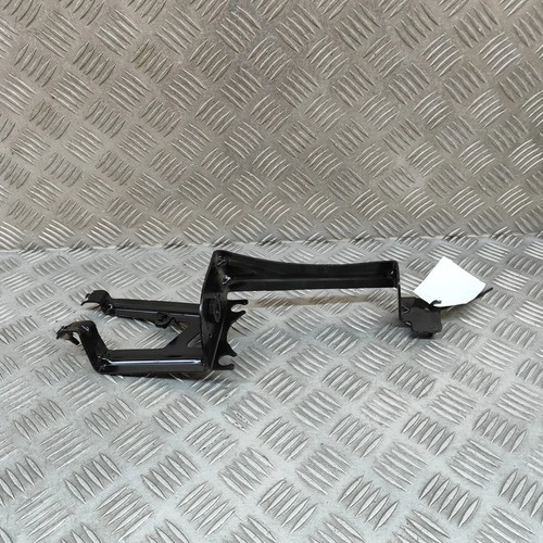 MERCEDES-BENZ CLA Coupe C118 ABS-Pumpenhalter A1774303400 1.3 Benzin 120 kW 2023